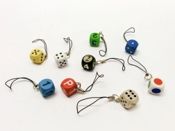 Detoa klíčenka kostka – barevný přívěsek na klíče