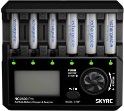Inteligentní nabíječka AA/AAA SkyRC s regenerací a USB QC 3.0