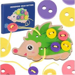 Dřevěný provlékací ježek s knoflíky – edukační hračka pro jemnou motoriku