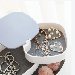 Víceúrovňová šperkovnice bílá