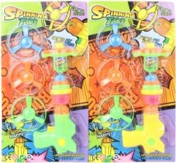 Bateriová pistole s létajícími vrtulkami a káčou