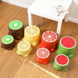 Protiskluzová dětská stolička – malá kiwi