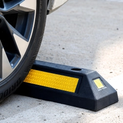 Gumový parkovací doraz 54 cm s reflexními pruhy