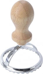 Kruhový vykrajovač na ravioli a pirohy s dřevěnou rukojetí