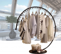 Dekorativní stojan na oblečení – černý