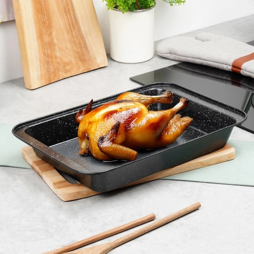 Vysoké okraje pro větší objem a čistotu trouby