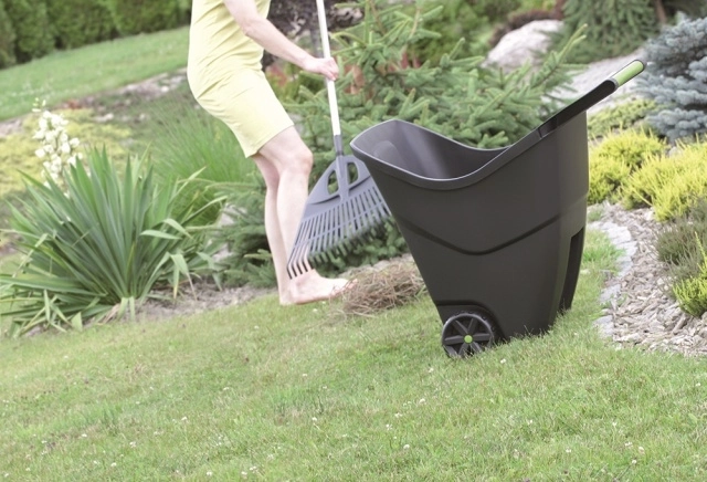 Snadné převážení díky dvěma kolům a madlu