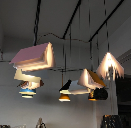 Ikonický design otevřené knihy