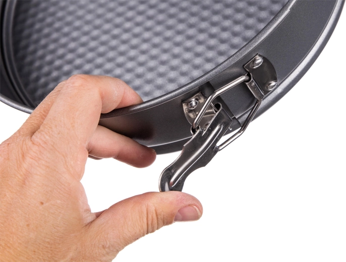 Snadné vyjmutí díky boční sponě