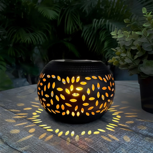 Solární dekorativní lampa s efektem plamene