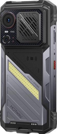 Profesionální fotoaparát a LED svítilna