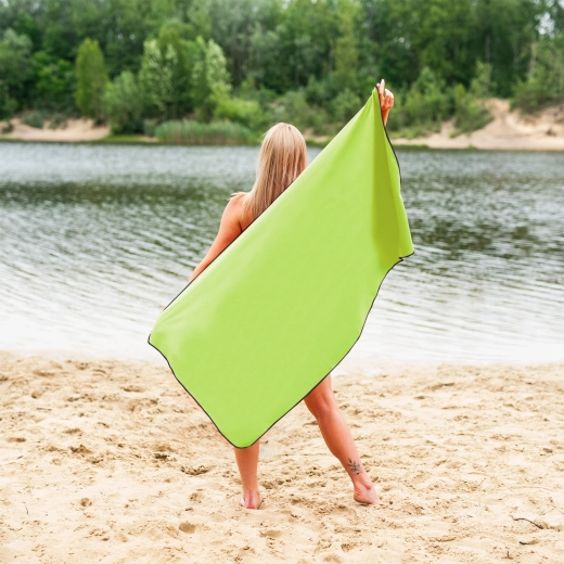 Univerzální do fitness, k vodě i na kemp