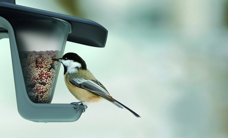 Krmivo v suchu díky šikmé stříšce