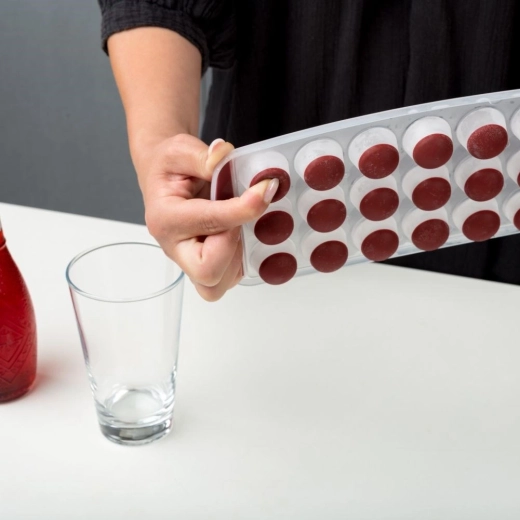 Snadné vyjímání díky elastickému dnu