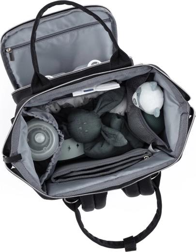 Rychlý přístup díky širokému otevírání a zadnímu zipu