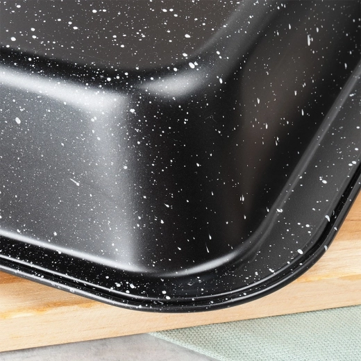 Vysoké okraje pro čistou a bezpečnou manipulaci