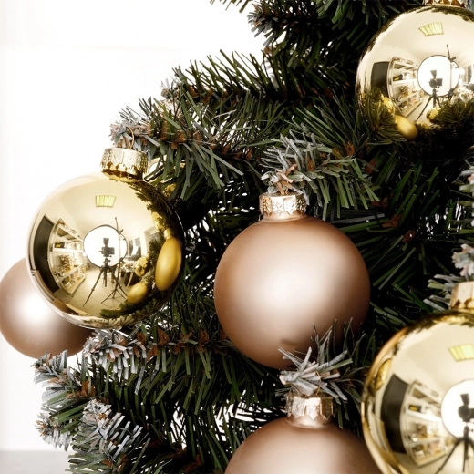 Mix matných a lesklých povrchů pro dokonalý kontrast