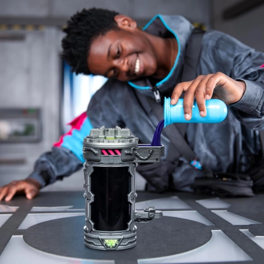 Experiment v kontejneru: nalij, zatřepej, odhal!