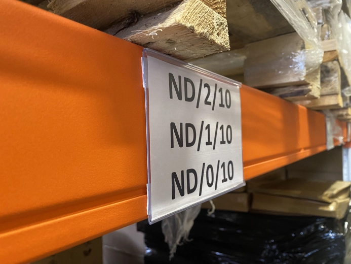 Přehledné značení regálů a palet