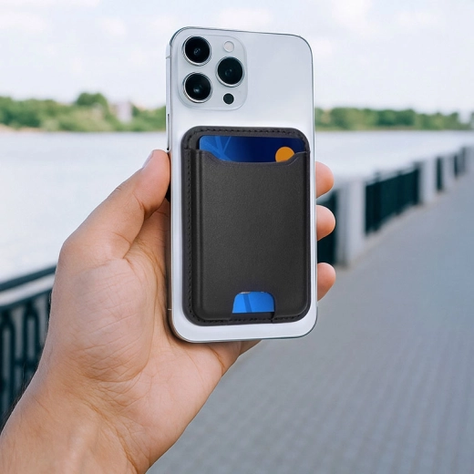 Prostor až pro 3 karty v elegantním provedení