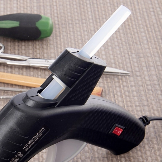 Přesná aplikace v mini pistoli