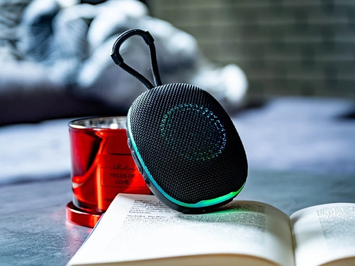 Hudba odkudkoli: FM, microSD i USB