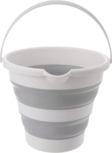 Praktická vylévací hubice a možnost zavěšení