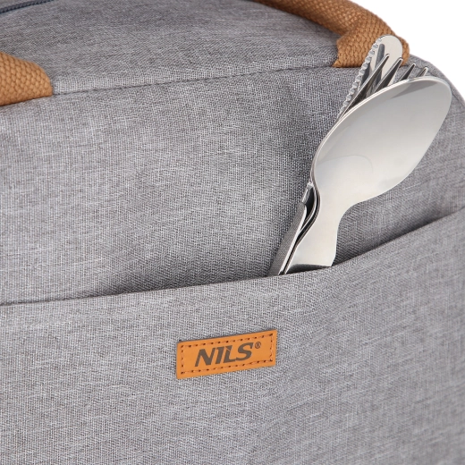 Praktická přední kapsa a pevné rukojeti