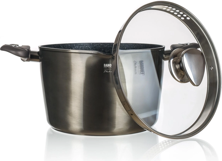 Praktická výlevka a skleněná poklice