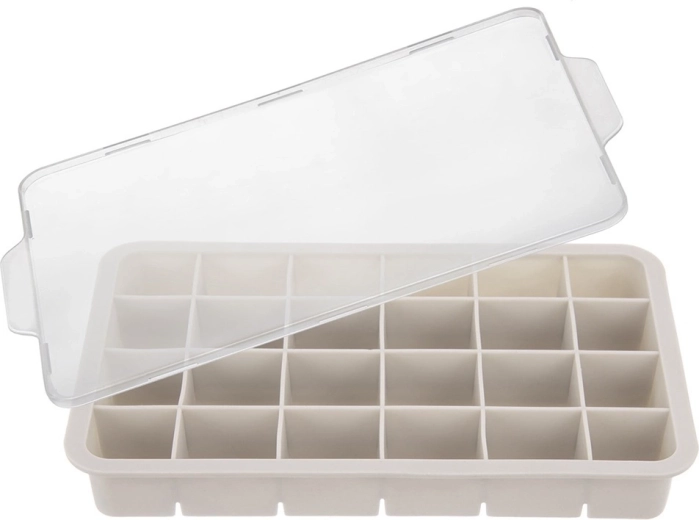 Až 24 pravidelných kostek ledu