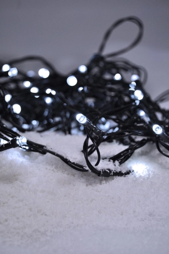 100 LED ve studené bílé pro výraznou dekoraci