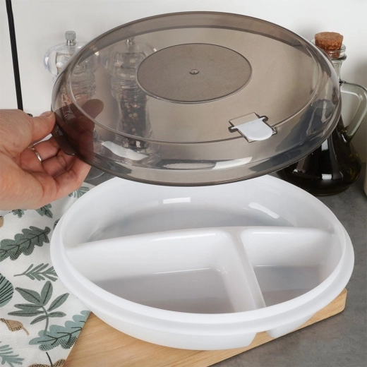 Tři praktické přihrádky pro čisté servírování