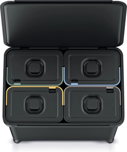 Čtyři vyjímatelné nádoby s barevným značením