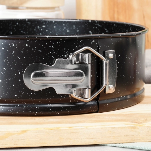 Rozepínací okraj s jistícím zámkem