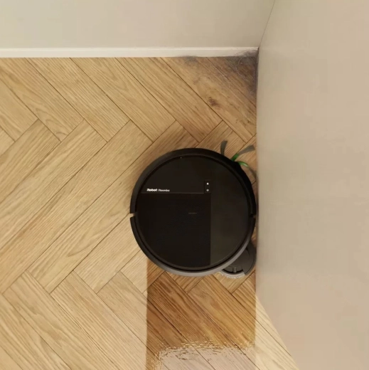Přesná navigace a úklid podél okrajů
