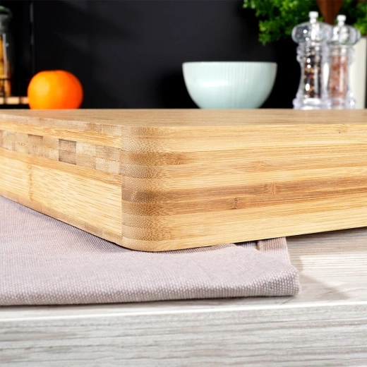 Masivní a stabilní pracovní plocha