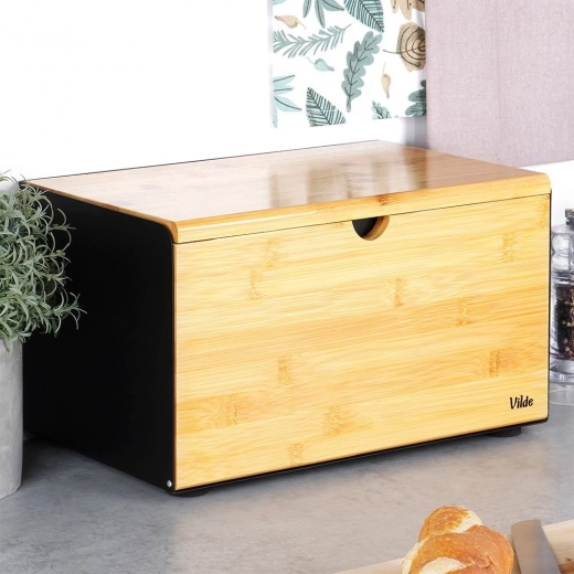 Moderní kombinace kovu a bambusu