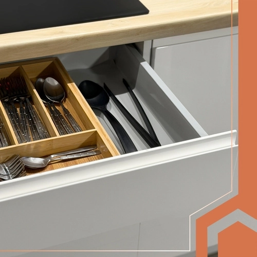 Pořádek v zásuvkách i organizace příborů