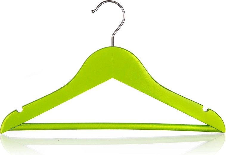 Pevné dřevo a hladký lak