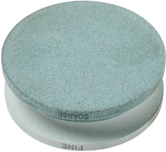 Dvě zrnitosti pro rychlé i jemné broušení