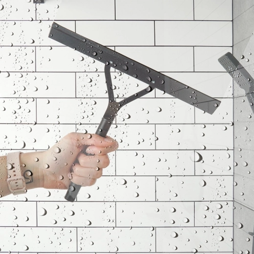 Ergonomické stírání na sprše i oknech