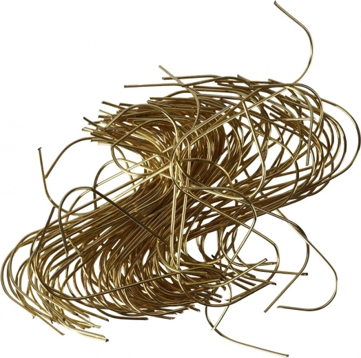 Pevný kov v elegantní zlaté