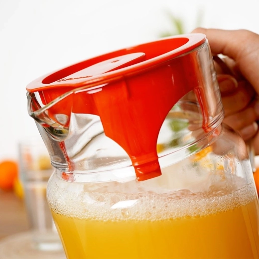 Praktické víčko chrání nápoj