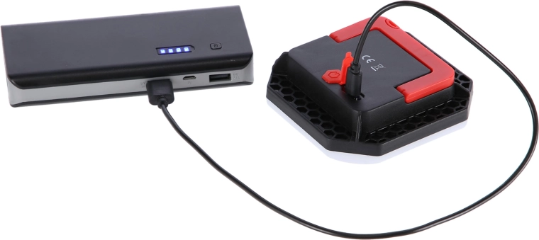 USB nabíjení a flexibilní umístění