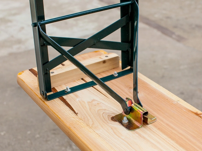 Skládací kovová konstrukce pro snadné skladování