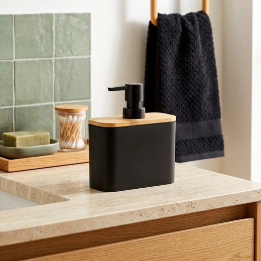 Moderní matně černý design s bambusem