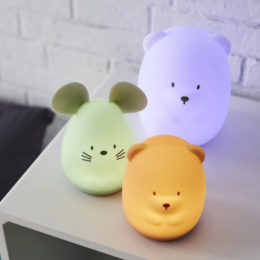 Až 12 hodin svícení a nabíjení přes micro USB