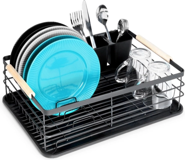 Promyšlené uspořádání pro 10 talířů a sklenice