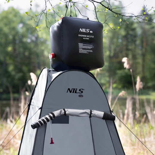 Připravená na venkovní sprchu