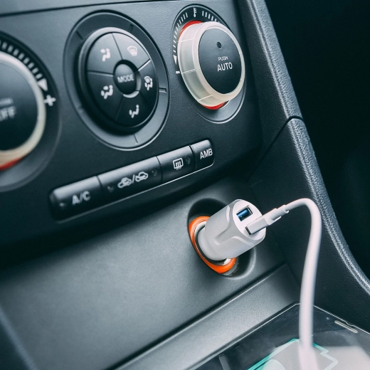 Adaptér do autozapalovače se 2 USB porty 2,4 A bílý